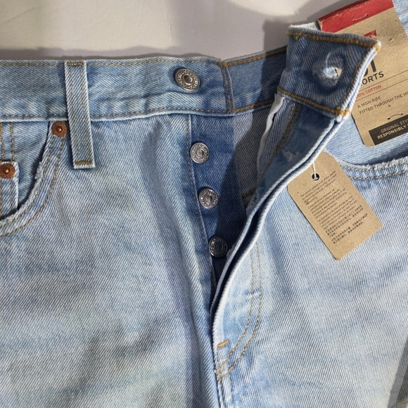 Levi's Women's Light Blue 501 Denim Shorts - Picture 7 of 9